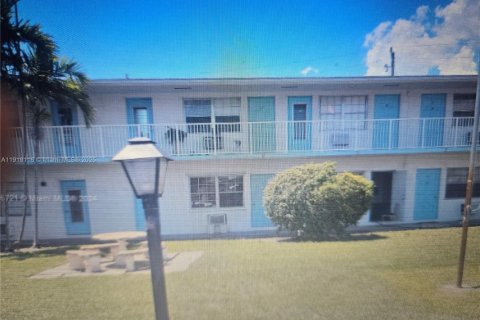 Купить кондоминиум в Холливуд, Флорида 2 спальни, 78.97м2, № 2049861 - фото 2