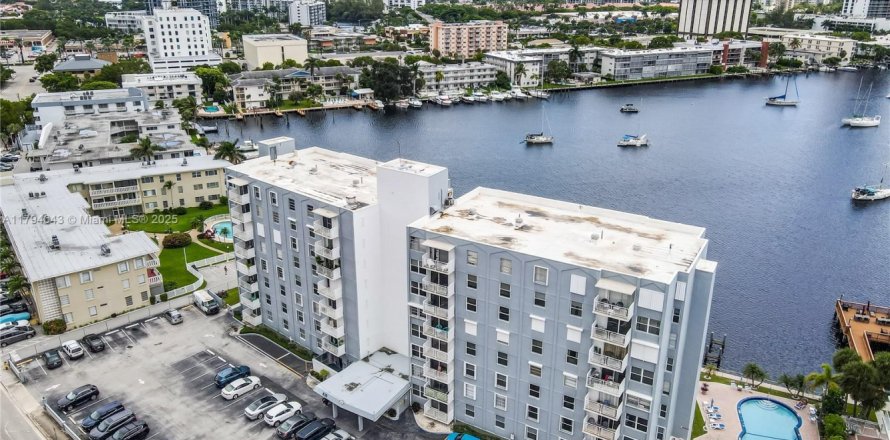 Condo à Hallandale Beach, Floride, 2 chambres № 1874678