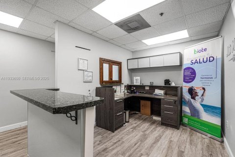 Propiedad comercial en venta en Coral Gables, Florida № 1991441 - foto 16