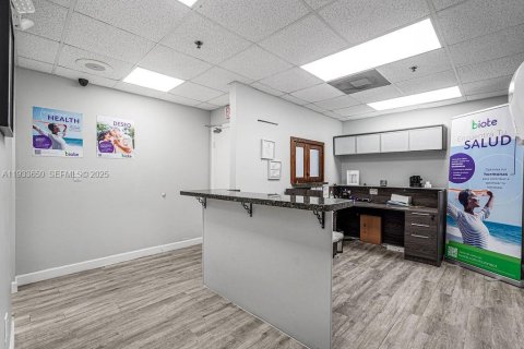 Propiedad comercial en venta en Coral Gables, Florida № 1991441 - foto 20