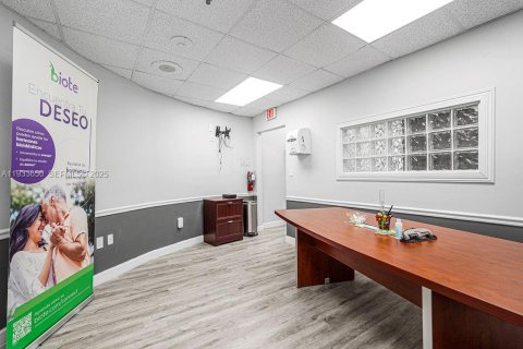 Propiedad comercial en venta en Coral Gables, Florida № 1991441 - foto 24