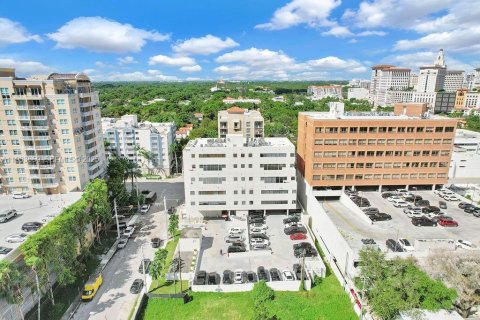 Propiedad comercial en venta en Coral Gables, Florida № 1991441 - foto 2
