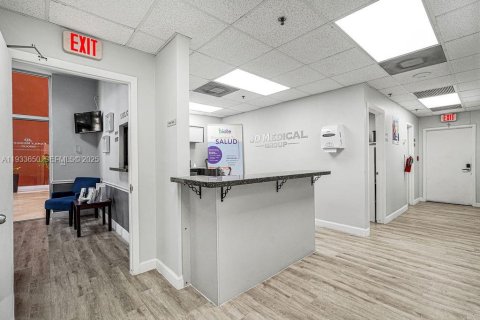 Propiedad comercial en venta en Coral Gables, Florida № 1991441 - foto 27