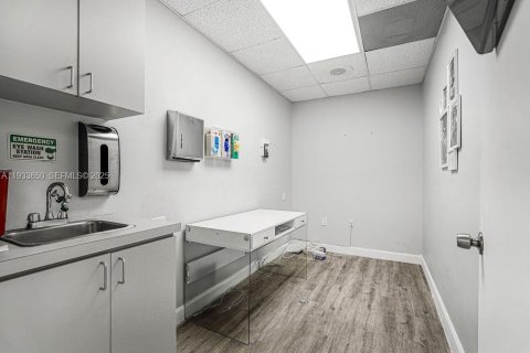 Propiedad comercial en venta en Coral Gables, Florida № 1991441 - foto 14