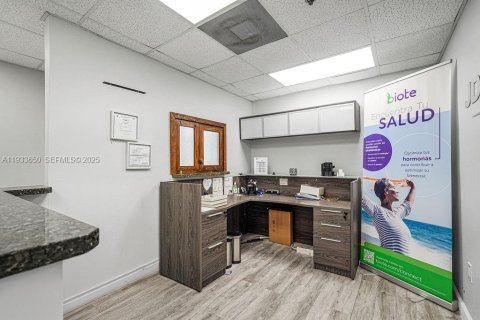 Propiedad comercial en venta en Coral Gables, Florida № 1991441 - foto 9