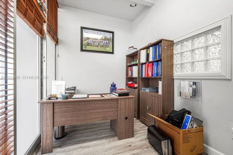 Propiedad comercial en venta en Coral Gables, Florida № 1991441 - foto 25