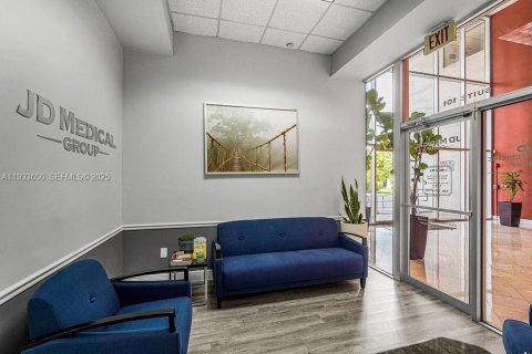 Propiedad comercial en venta en Coral Gables, Florida № 1991441 - foto 29