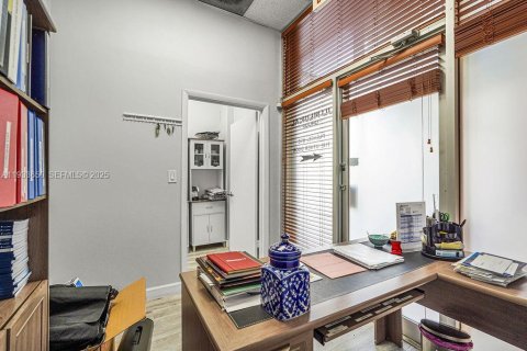 Propiedad comercial en venta en Coral Gables, Florida № 1991441 - foto 26