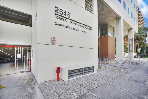 Propiedad comercial en venta en Coral Gables, Florida № 1991441 - foto 8