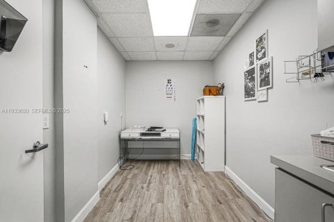 Propiedad comercial en venta en Coral Gables, Florida № 1991441 - foto 11