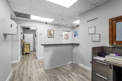 Propiedad comercial en venta en Coral Gables, Florida № 1991441 - foto 10