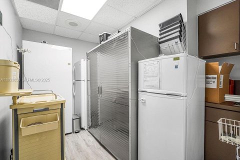 Propiedad comercial en venta en Coral Gables, Florida № 1991441 - foto 19