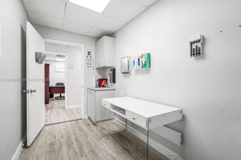 Propiedad comercial en venta en Coral Gables, Florida № 1991441 - foto 15