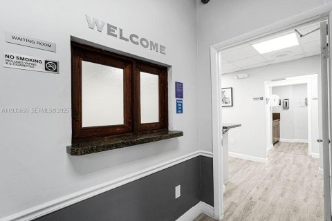 Propiedad comercial en venta en Coral Gables, Florida № 1991441 - foto 28