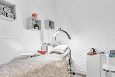 Propiedad comercial en venta en Coral Gables, Florida № 1970122 - foto 11