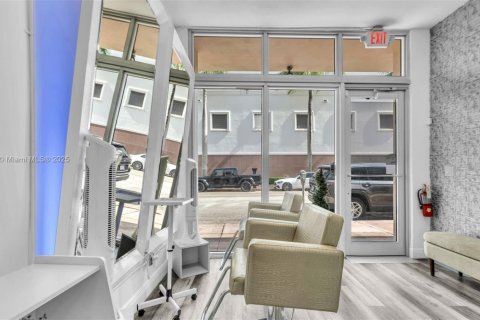 Propiedad comercial en venta en Coral Gables, Florida № 1970122 - foto 5