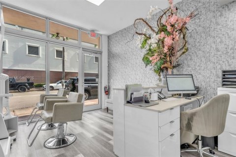 Propiedad comercial en venta en Coral Gables, Florida № 1970122 - foto 4