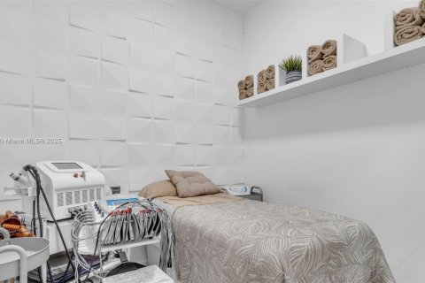 Propiedad comercial en venta en Coral Gables, Florida № 1970122 - foto 8