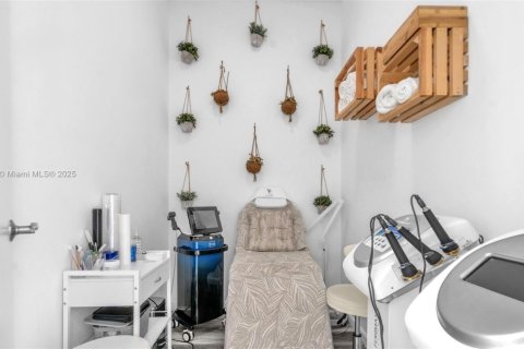 Propiedad comercial en venta en Coral Gables, Florida № 1970122 - foto 7
