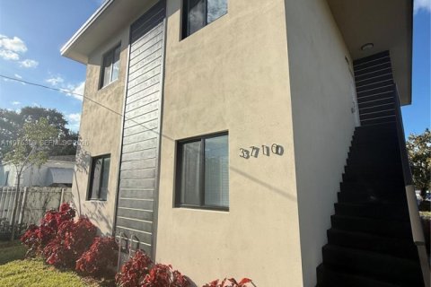 Дом в Майами, Флорида 3 спальни № 2038263