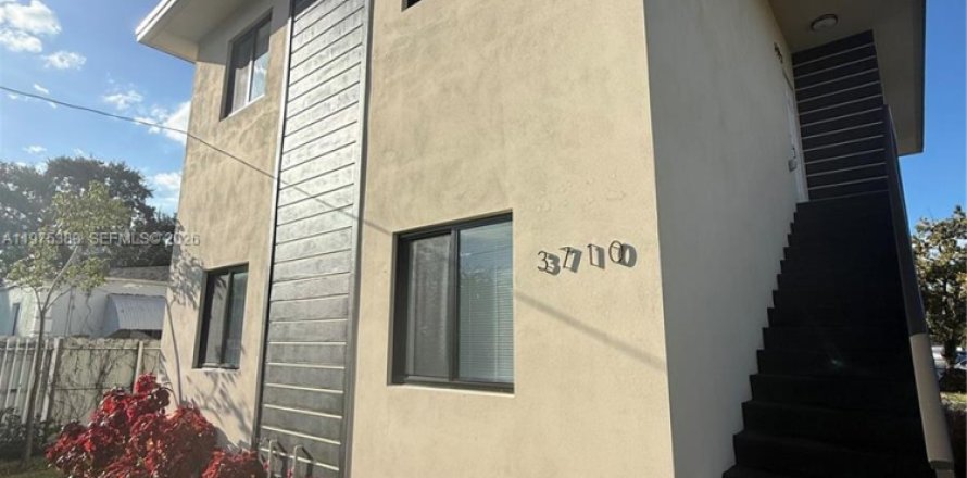 Дом в Майами, Флорида 3 спальни № 2038263