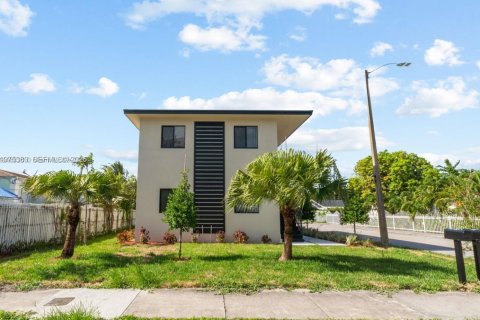Снять в аренду виллу или дом в Майами, Флорида 3 спальни, № 2038263 - фото 2