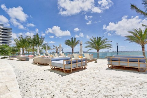 Condo in Miami, Florida, 1 bedroom  № 1689415 - photo 12