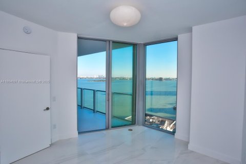 Condo in Miami, Florida, 1 bedroom  № 1689415 - photo 2