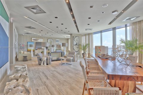 Condo in Miami, Florida, 1 bedroom  № 1689415 - photo 15