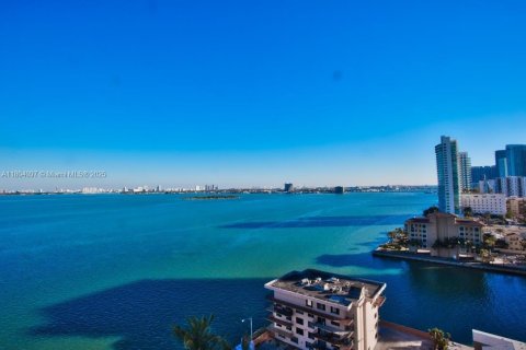 Condo in Miami, Florida, 1 bedroom  № 1689415 - photo 7