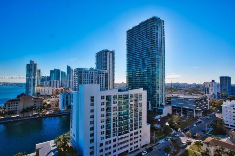 Condo in Miami, Florida, 1 bedroom  № 1689415 - photo 9