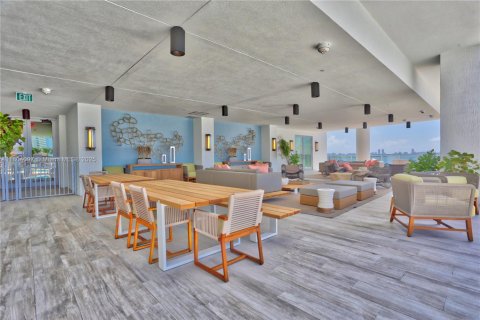 Condo in Miami, Florida, 1 bedroom  № 1689415 - photo 18