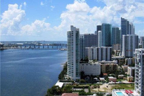 Condo in Miami, Florida, 1 bedroom  № 1689415 - photo 11