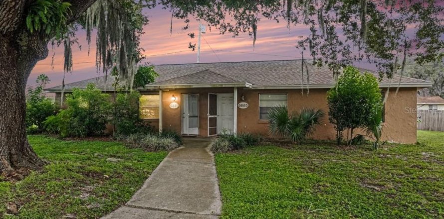 Commercial property in Winter Haven, Florida 4 bedrooms, 144.93 sq.m. № 2395987