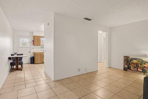 Commercial property in Winter Haven, Florida 4 bedrooms, 144.93 sq.m. № 2395987 - photo 10