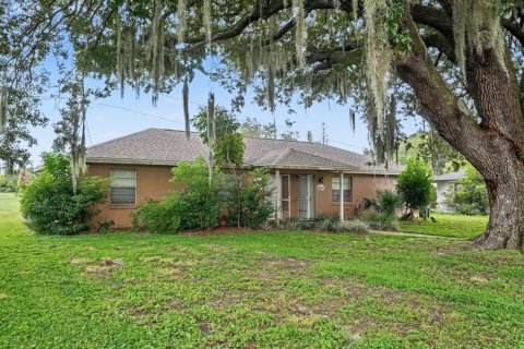 Commercial property in Winter Haven, Florida 4 bedrooms, 144.93 sq.m. № 2395987 - photo 24