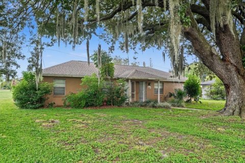 Commercial property in Winter Haven, Florida 4 bedrooms, 144.93 sq.m. № 2395987 - photo 23