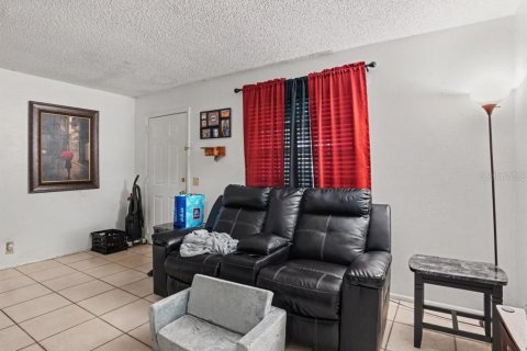 Commercial property in Winter Haven, Florida 4 bedrooms, 144.93 sq.m. № 2395987 - photo 4