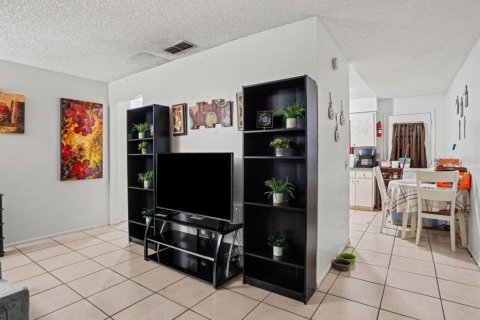 Commercial property in Winter Haven, Florida 4 bedrooms, 144.93 sq.m. № 2395987 - photo 5