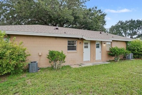 Commercial property in Winter Haven, Florida 4 bedrooms, 144.93 sq.m. № 2395987 - photo 25
