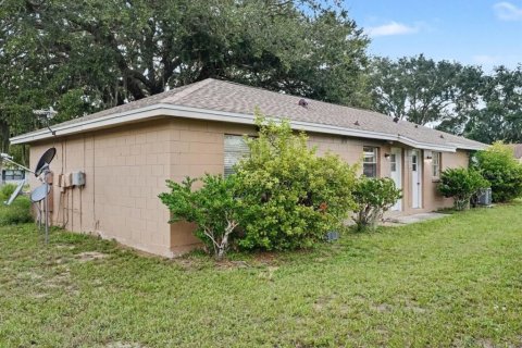 Commercial property in Winter Haven, Florida 4 bedrooms, 144.93 sq.m. № 2395987 - photo 22