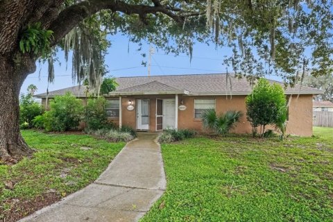 Commercial property in Winter Haven, Florida 4 bedrooms, 144.93 sq.m. № 2395987 - photo 2