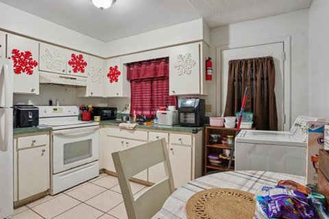 Commercial property in Winter Haven, Florida 4 bedrooms, 144.93 sq.m. № 2395987 - photo 8