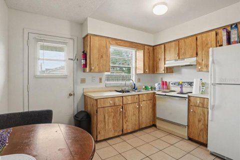 Commercial property in Winter Haven, Florida 4 bedrooms, 144.93 sq.m. № 2395987 - photo 6