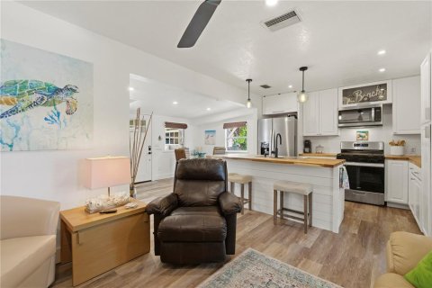 Villa ou maison à vendre à Weeki Wachee, Floride: 3 chambres, 120.77 m2 № 2147505 - photo 8