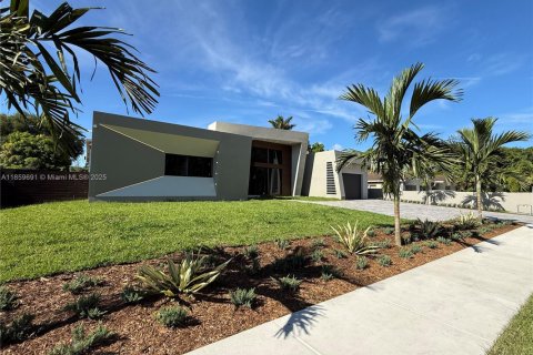 House in Miami-Dade, Florida 4 bedrooms № 1888320 - photo 5