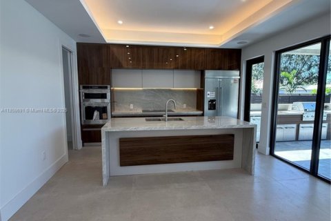 House in Miami-Dade, Florida 4 bedrooms № 1888320 - photo 13