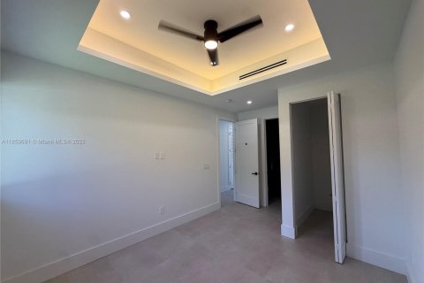 House in Miami-Dade, Florida 4 bedrooms № 1888320 - photo 29