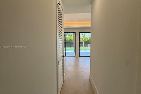 House in Miami-Dade, Florida 4 bedrooms № 1888320 - photo 30