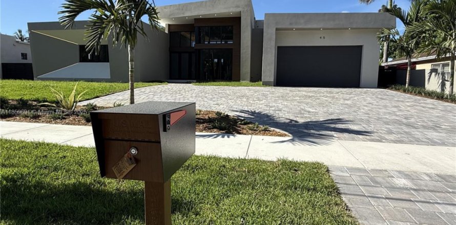 House in Miami-Dade, Florida 4 bedrooms № 1888320